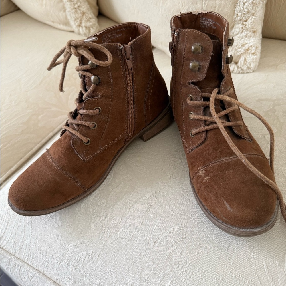 Cato Brown Lace-Up Boots with Classic Design - Picture 2 of 9